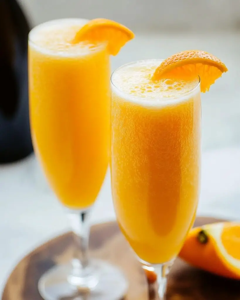 Fresh Peach Bellini Cocktail Recipe
