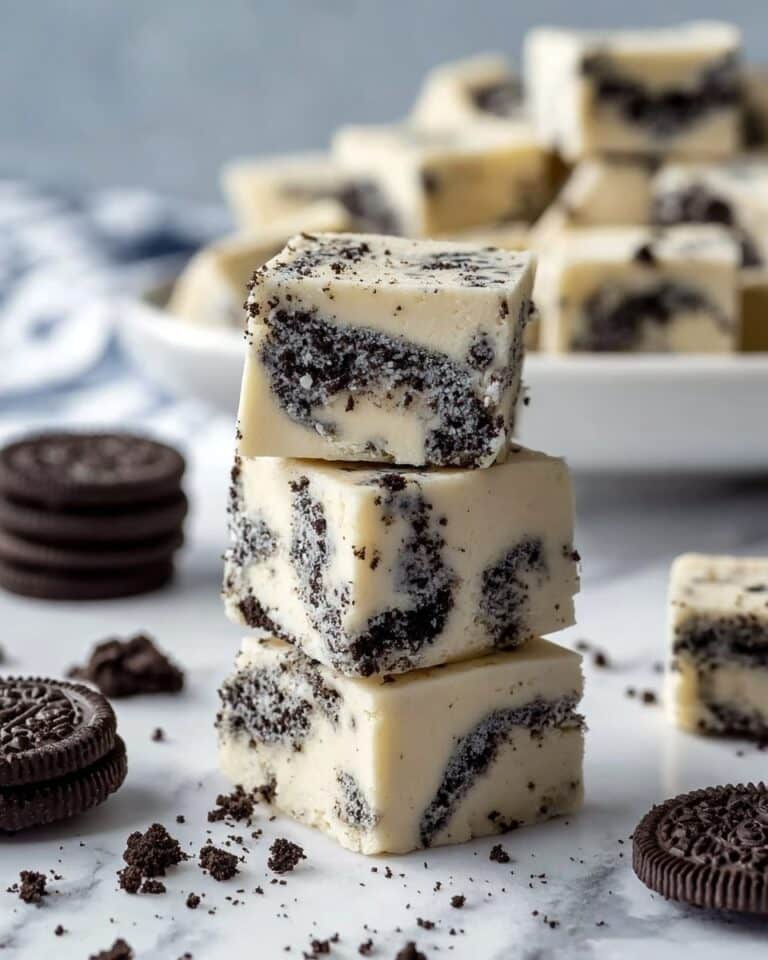 Creamy Oreo Fudge with White Chocolate and Cookies Recipe